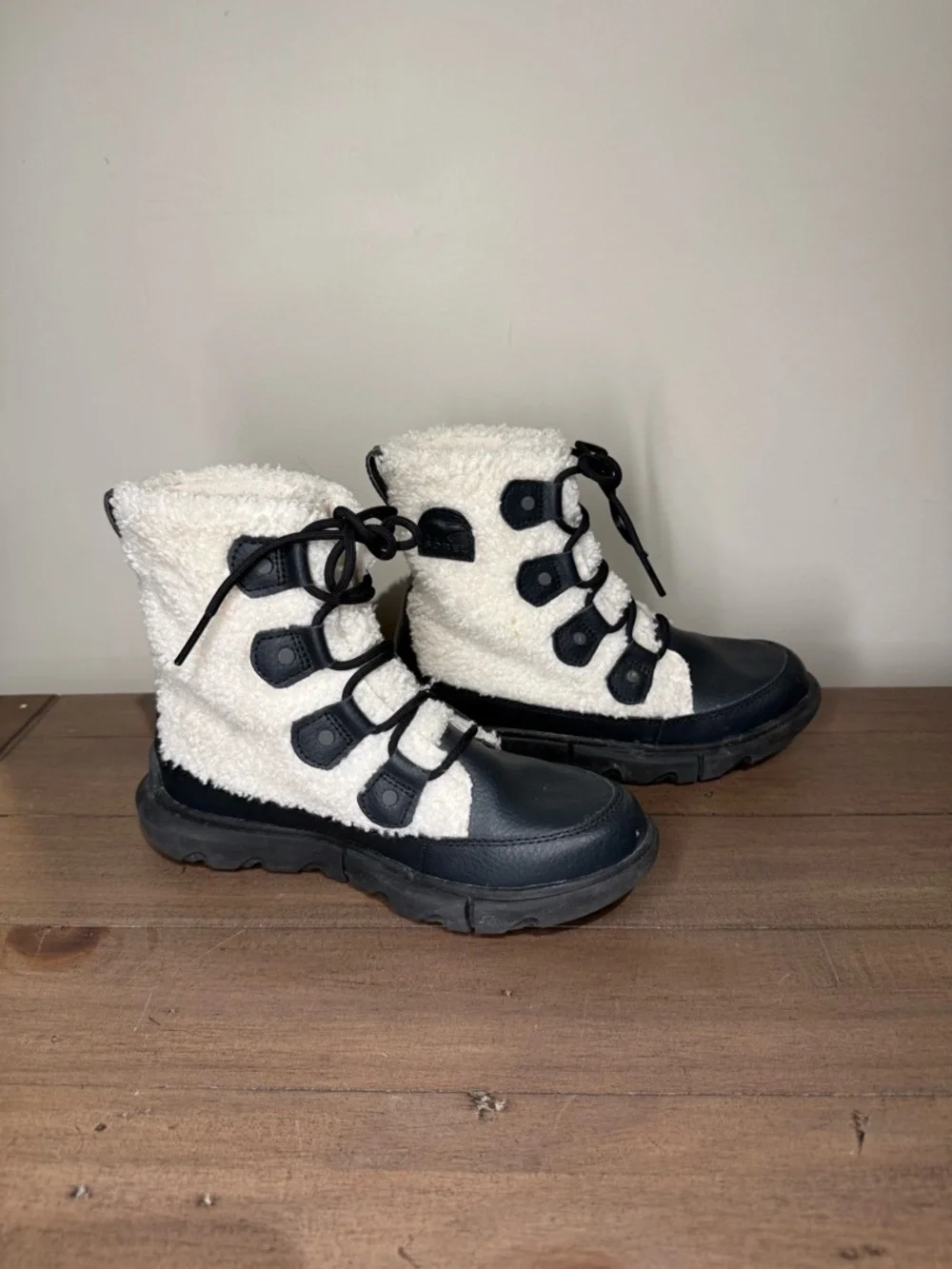 Sorel Sherpa Lace-Up Boots - White & Black - Picture 2 of 5